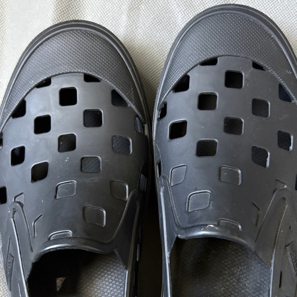 Vans Men's Black Cut-Out Slip-On Loafers - Picture 4 of 4